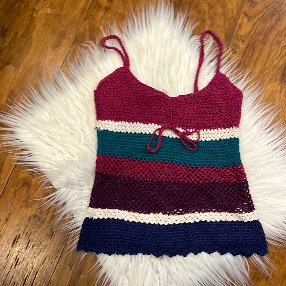 Cute yarn top on trend